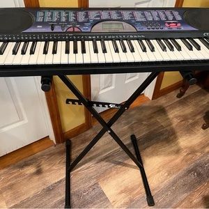 Very nice keyboard with stand